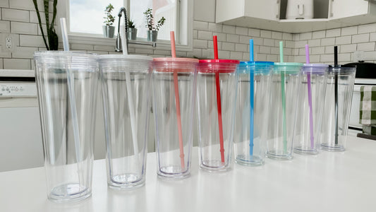 Gobelet en acrylique transparent isolé à double paroi de 24 oz avec couvercle et paille